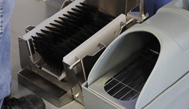 DEMA SS2.MBS FOOTWEAR SANITISER W/HANDLE & BOOT SCRUBBER